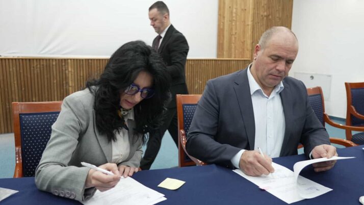 Потпишани трипартитни Договори за соработка на проектот “Инклузија на деца Роми во детските градинки за учебна 2025/26 година”